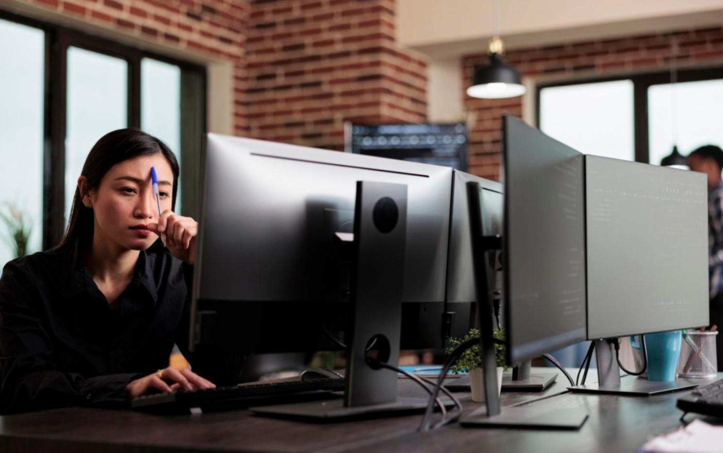 Students collaborating on code during FlareOnPwr learning session