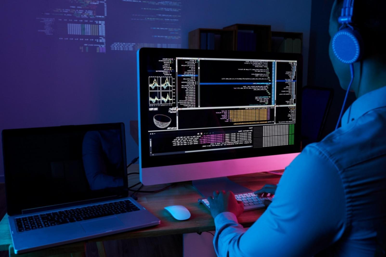 FlareOnPwr graduate Ling Nakamura presenting her capstone project to industry professionals